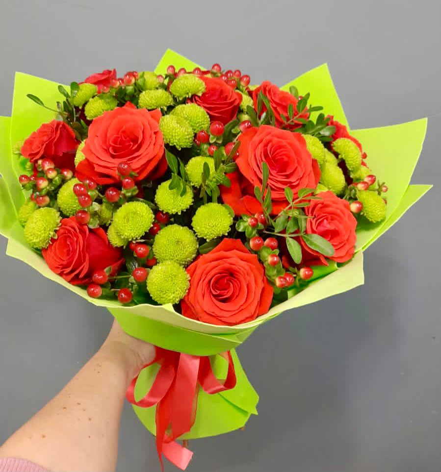 Букет цветов из: Хризантемы и Розы в Усово