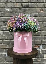 Цветочная композиция из Гипсофила и Розы в шляпной коробке в Усово