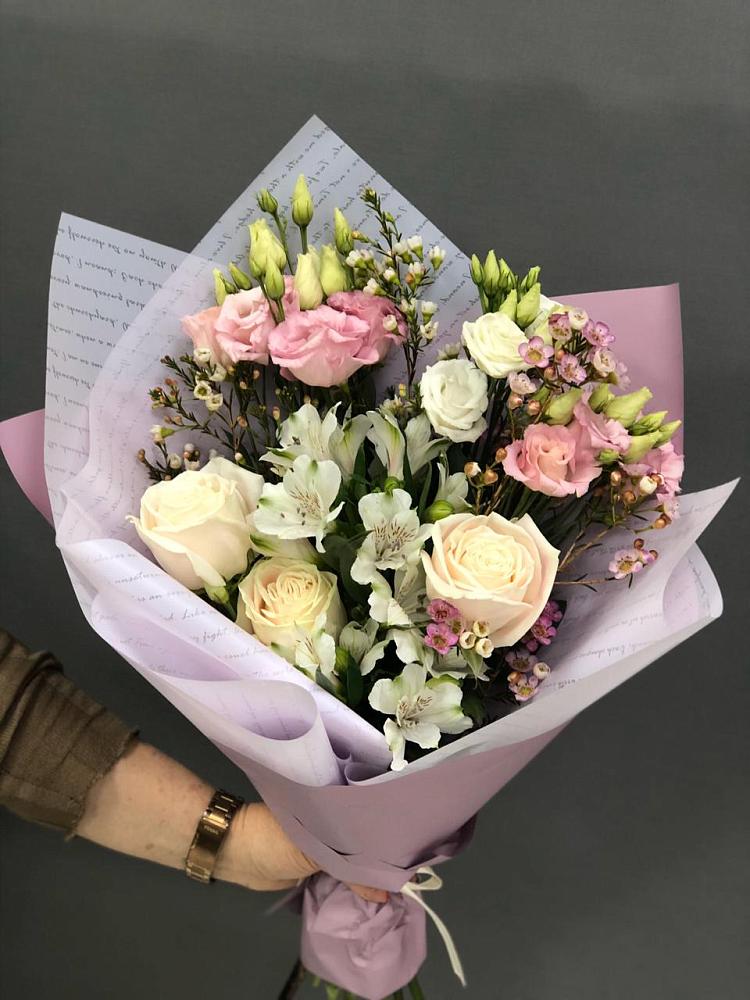 Букет цветов из: Альстромерии, Розы и Лизиантусы в Усово