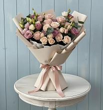 Букет цветов из:  Розы и Лизиантусы в Усово