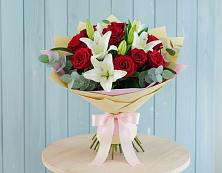 Букет цветов из:  Лилии и Розы в Усово
