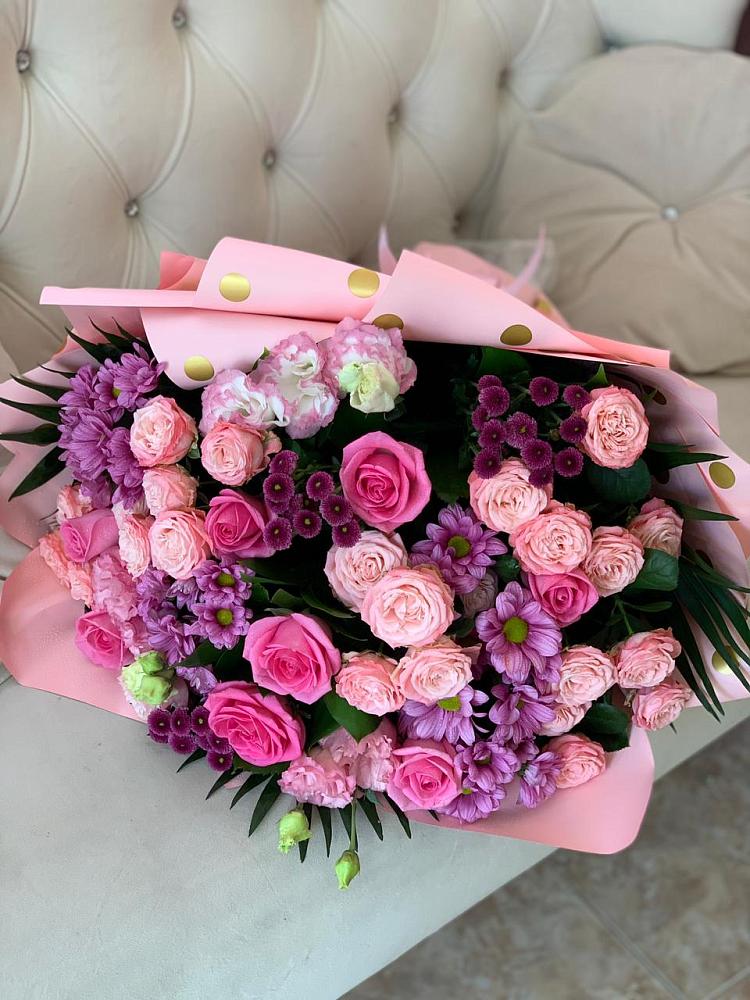 Букет цветов из: Хризантемы, Розы и Лизиантусы в Усово