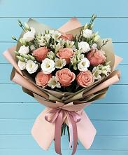 Букет цветов из:  Розы, Альстромерии и Лизиантусы в Усово