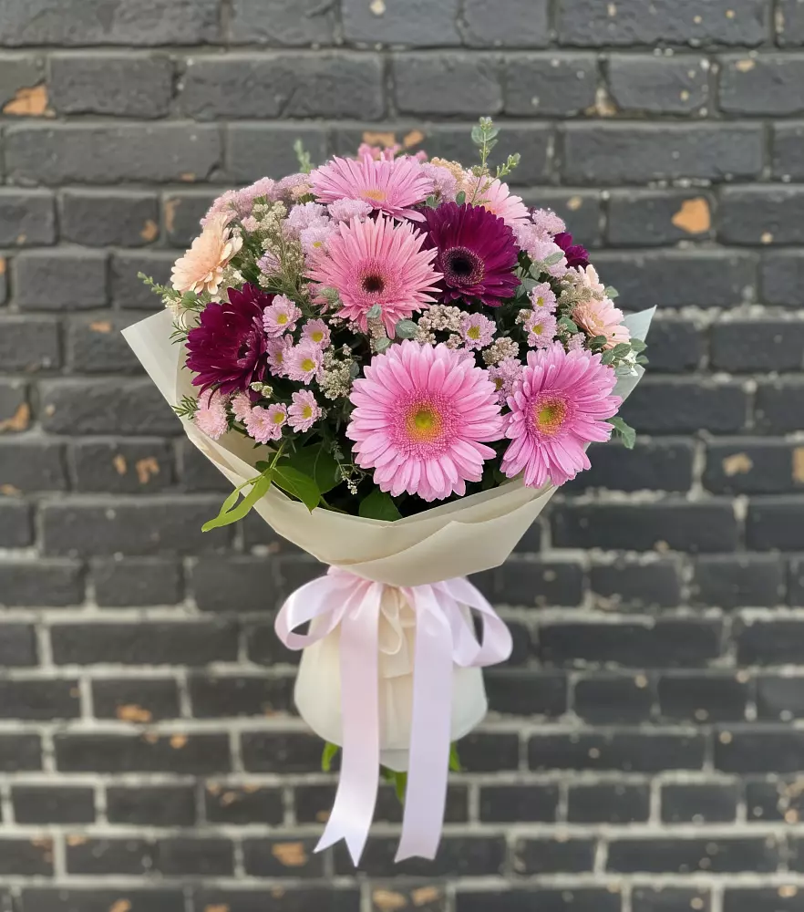 Букет цветов из: Герберы и Хризантемы в Усово