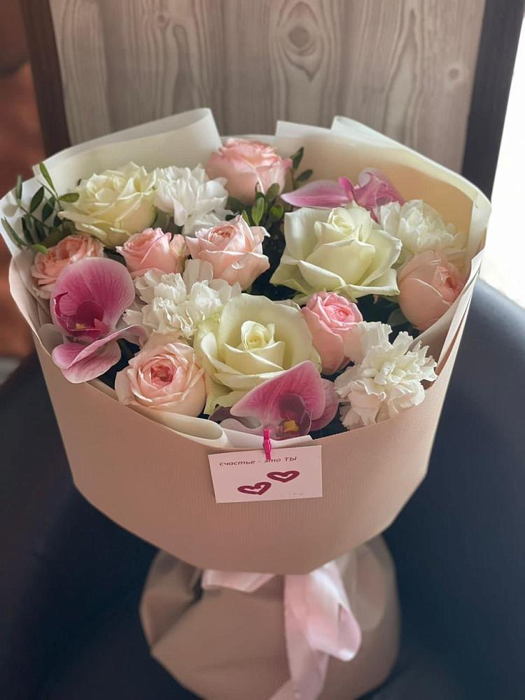 Букет цветов из: Орхидеи, Розы и Гвоздики в Усово