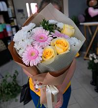 Букет цветов из:  Герберы, Розы и Хризантемы в Усово