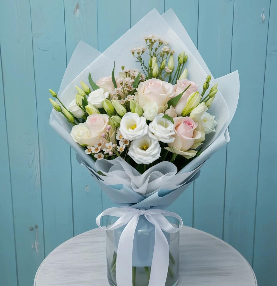 Букет цветов из: Розы и Лизиантусы в Усово