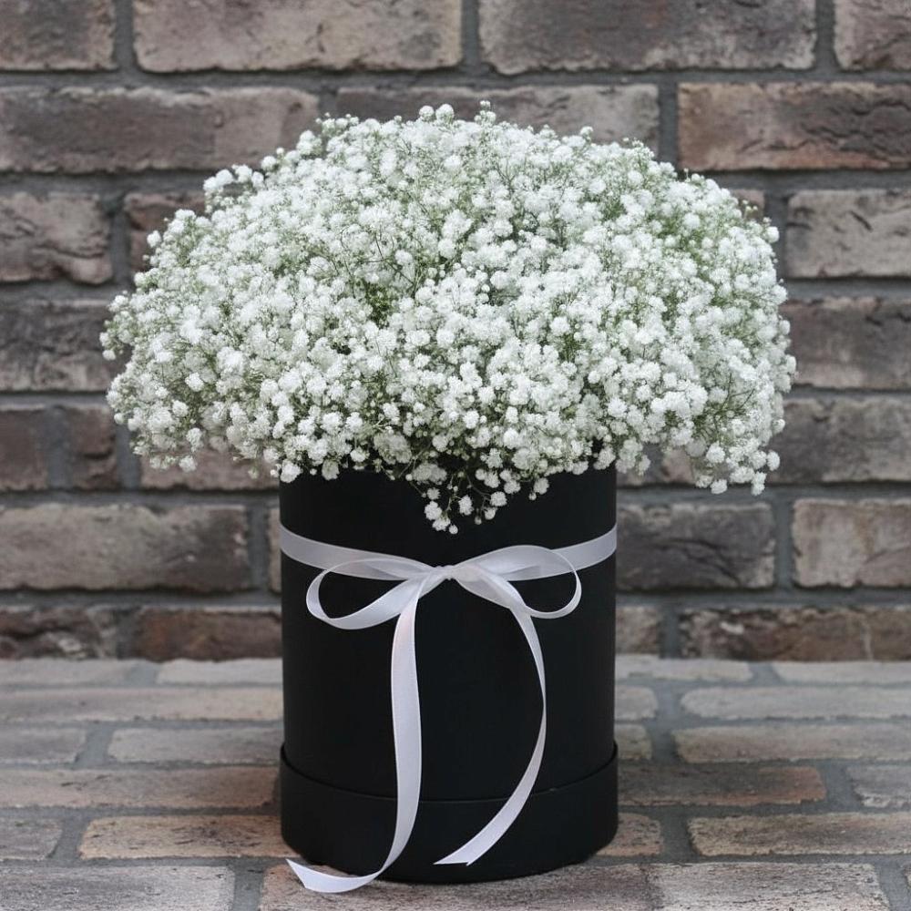 Цветочная композиция из Гипсофила в шляпной коробке в Усово
