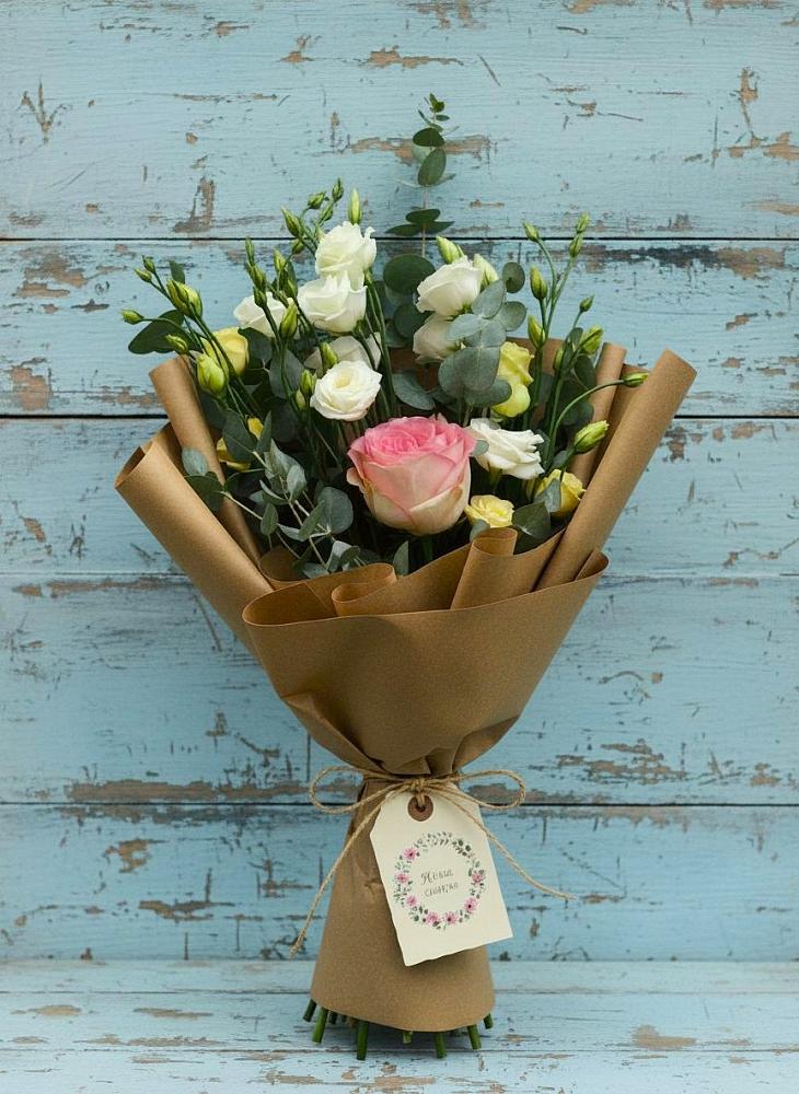 Букет цветов из: Розы и Лизиантусы в Усово