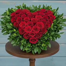 Цветочная композиция из Розы в виде сердца в Усово