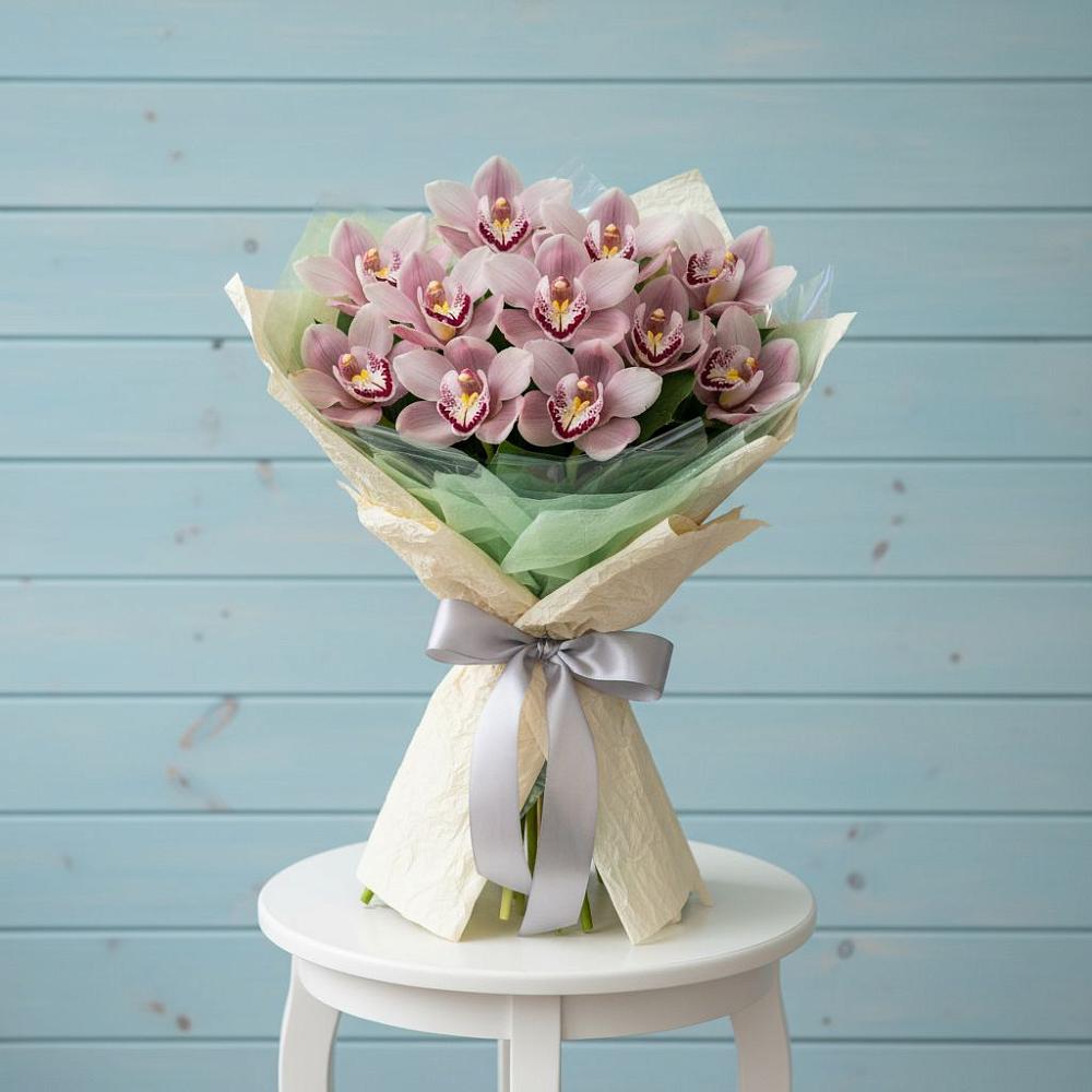 Букет цветов из: Орхидеи и Розы в Усово