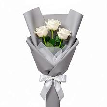 Букет 3 белые розы в Усово