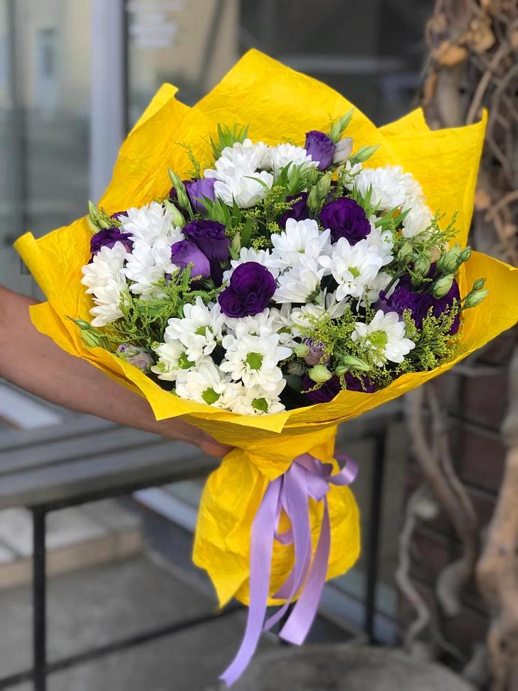 Букет цветов из: Ирисы, Хризантемы и Ромашки в Усово
