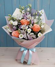 Букет цветов из:  Лизиантусы, Розы, Альстромерии и Гипсофила в Усово