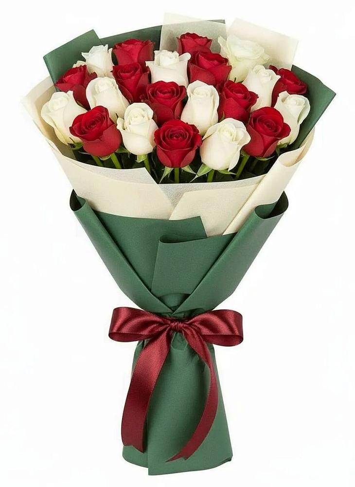 Букет Микс из красных и белых роз в Усово