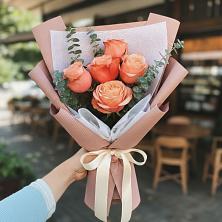 Букет цветов из:  Розы в Усово