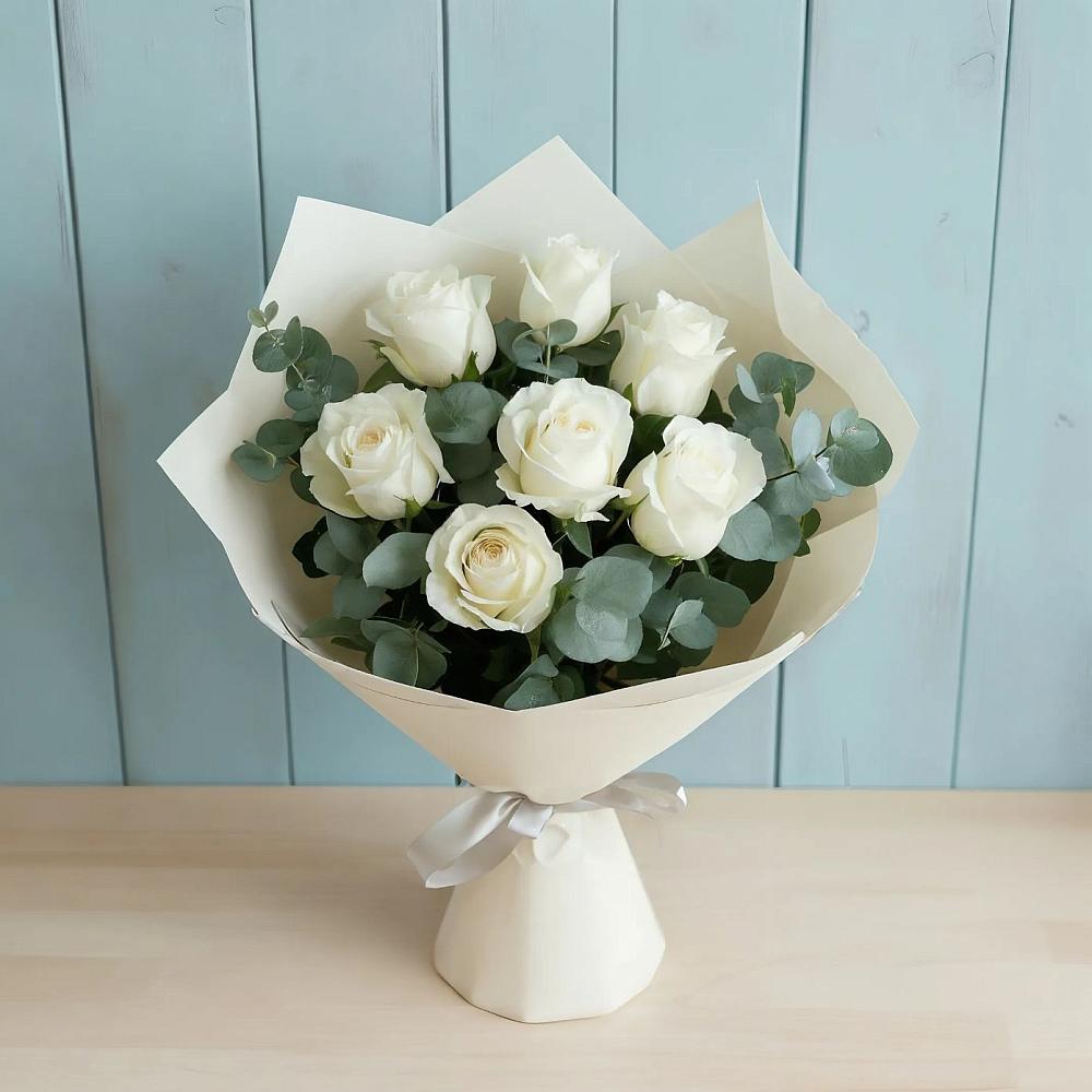 Букет Белые розы в Эвкалипте в Усово