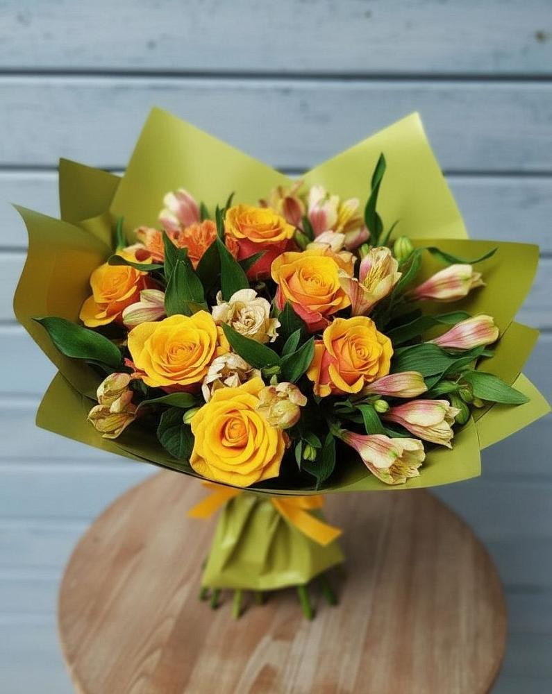 Букет цветов из: Альстромерии и Розы в Усово