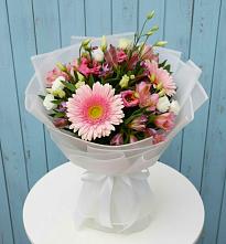 Букет цветов из:  Герберы, Альстромерии и Лизиантусы в Усово
