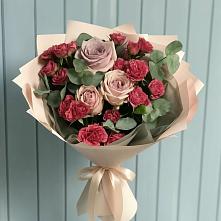 Букет цветов из:  Гвоздики и Розы в Усово