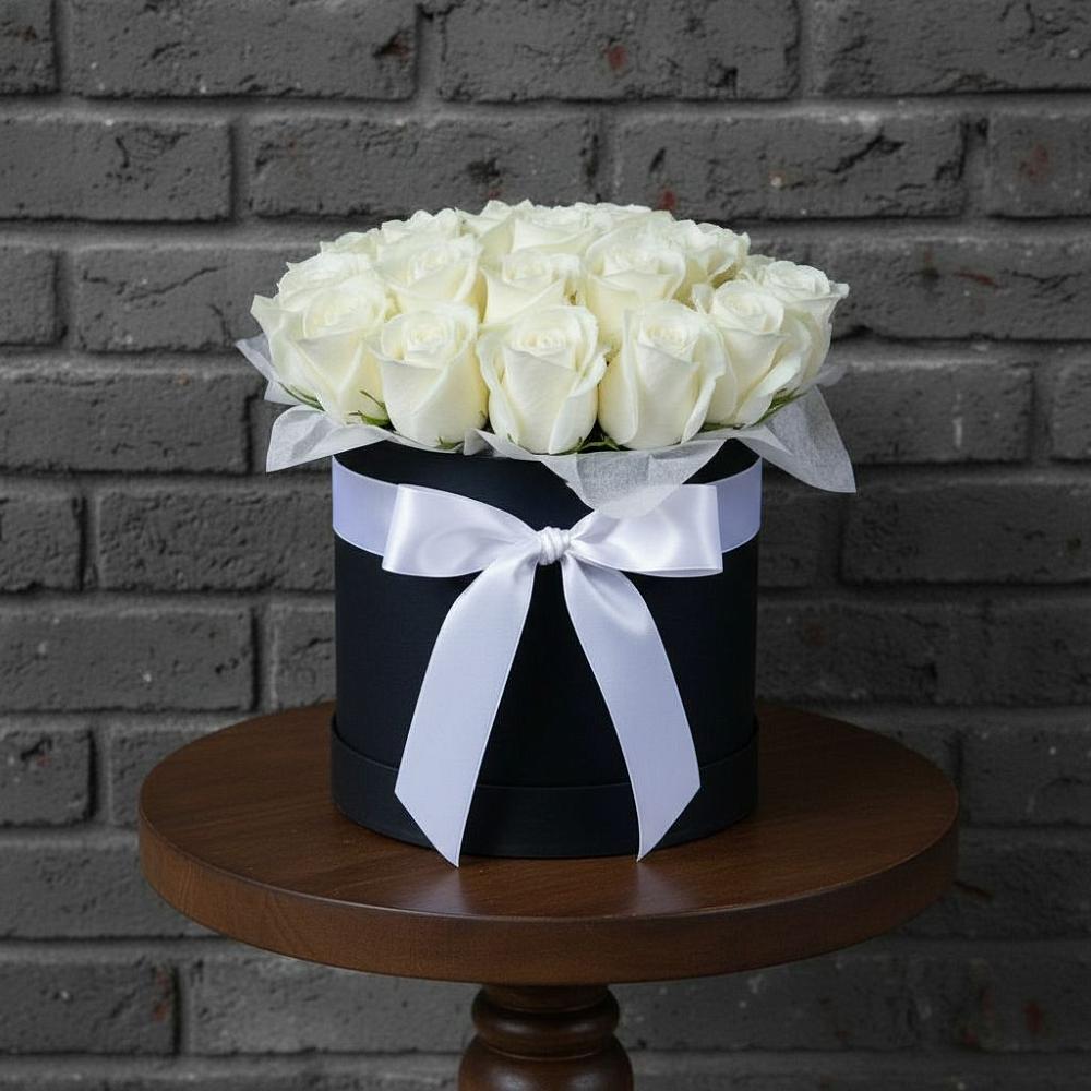 Цветочная композиция из Розы в шляпной коробке в Усово