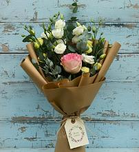 Букет цветов из:  Розы и Лизиантусы в Усово