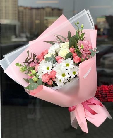 Букет цветов из: Розы, Лизиантусы и Хризантемы в Усово