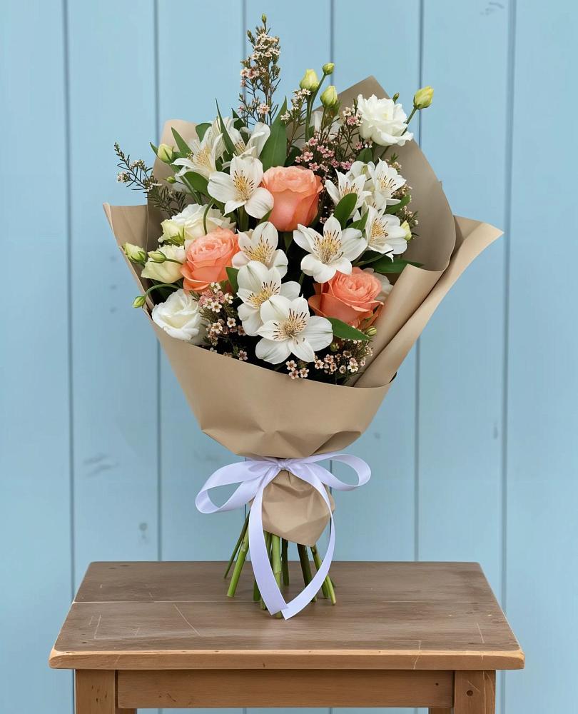 Букет цветов из: Альстромерии, Лизиантусы, Розы и Хризантемы в Усово