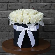 Цветочная композиция из Розы в шляпной коробке в Усово