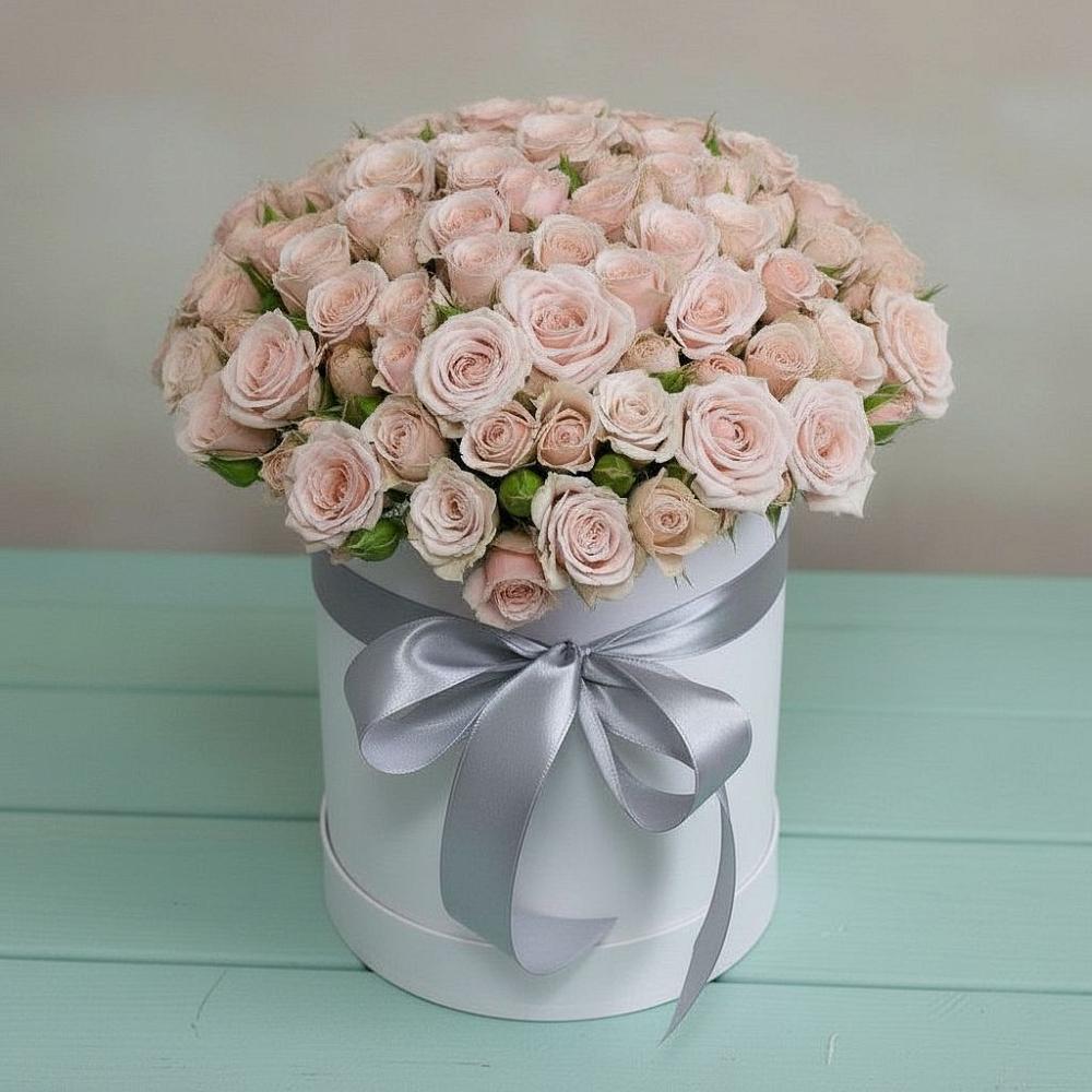 Цветочная композиция из Розы в шляпной коробке в Усово